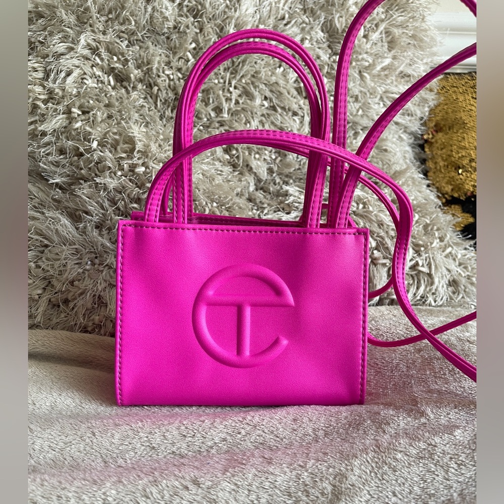 Telfar Small Shopping Bag - Azalea
The iconic Unisex Shopping Bag Gently Used